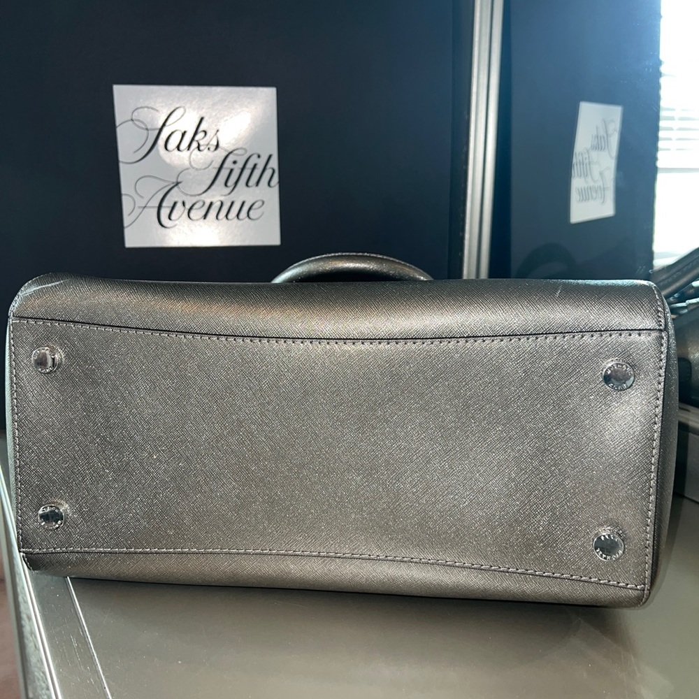 Michael Kors Saffiano Leather Purse - Picture 4 of 4